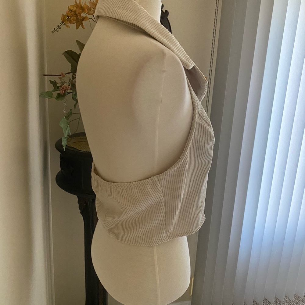 New open back Ribbed Cream Collared cropTop - Picture 6 of 10